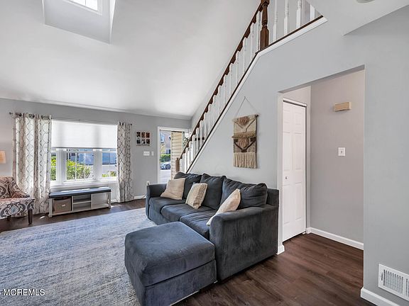 5th image of 216 Coldspring Ct
