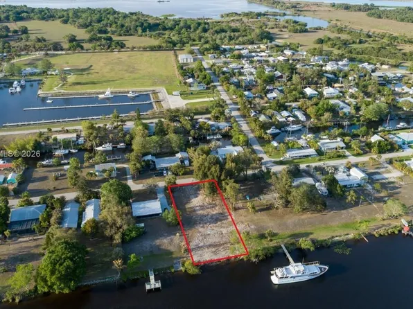 1035 W Anchor Ln, Moore Haven, FL 33471