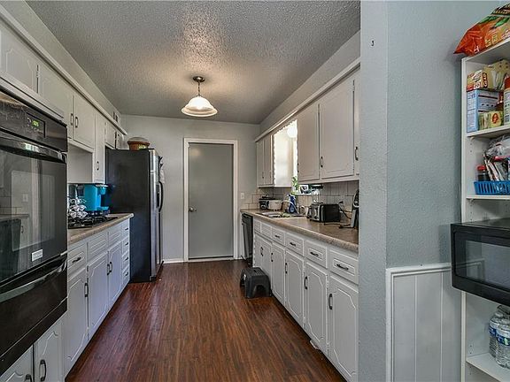 3rd image of 1308 Lawton Ave