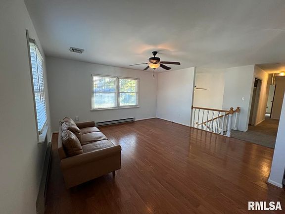 3rd image of 1138 Memorial Dr