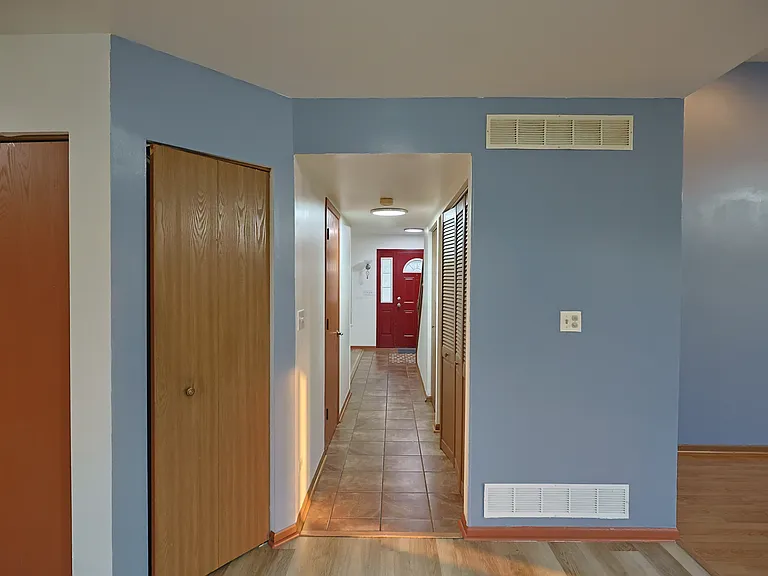 1402 Parkside Dr — Photo 10