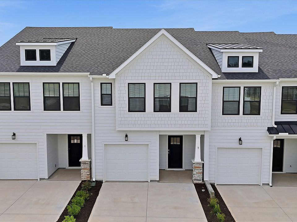 Exceptional home with tasteful exterior finishes and a thoughtfully designed facade in Simpsonville,