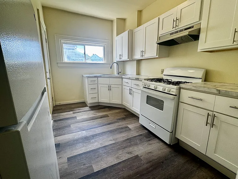 321 Berkeley St #A — Photo 4
