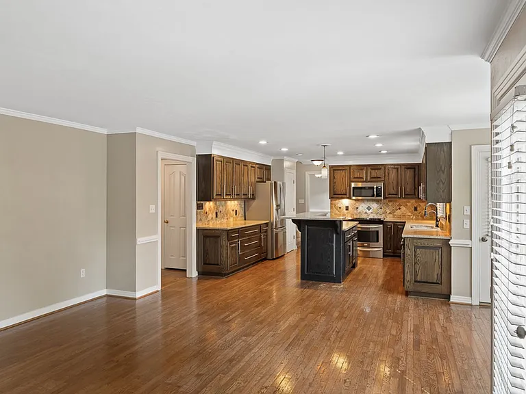 501 Asbury Ct — Photo 20