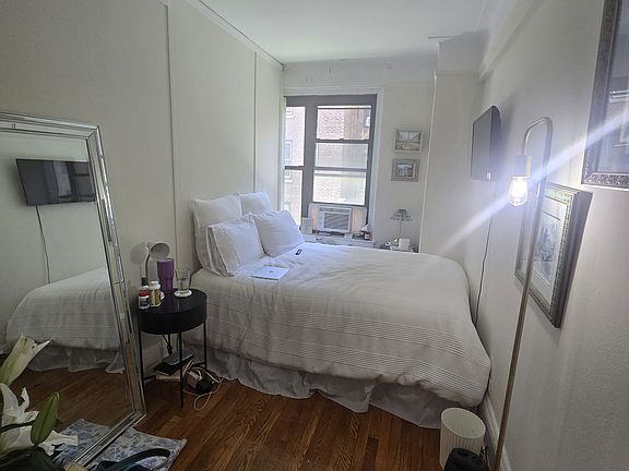 2nd image of 310 E 55th St #4EE