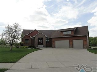 601 Hanna Trl, Crooks, SD 57020