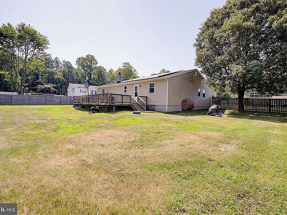4th image of 165 Central Dr