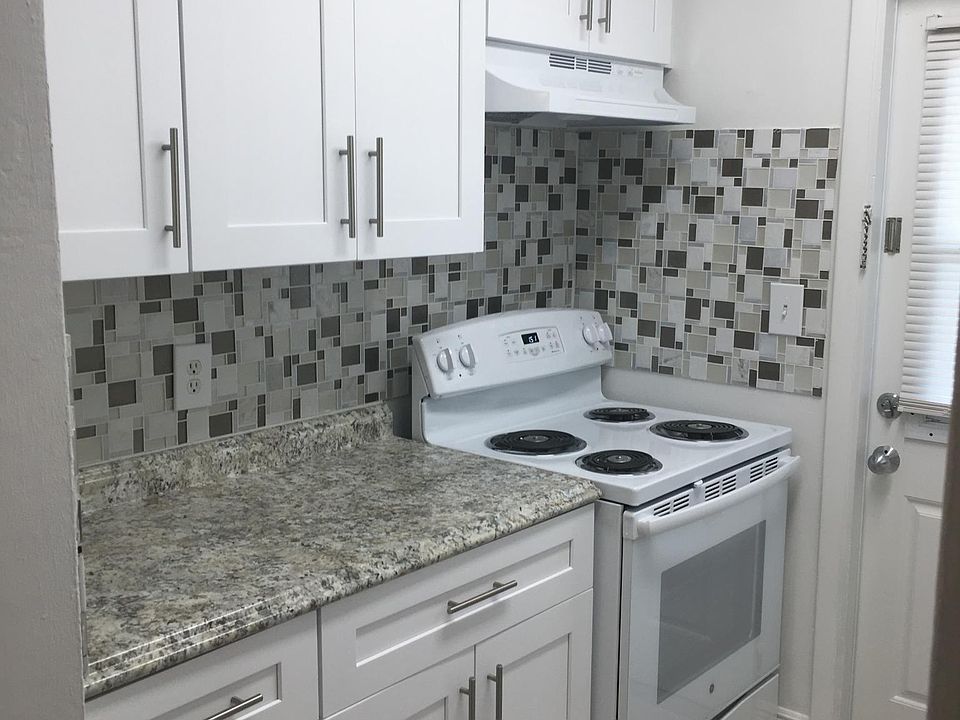 1st image of 2537 Lincoln St APT 12A