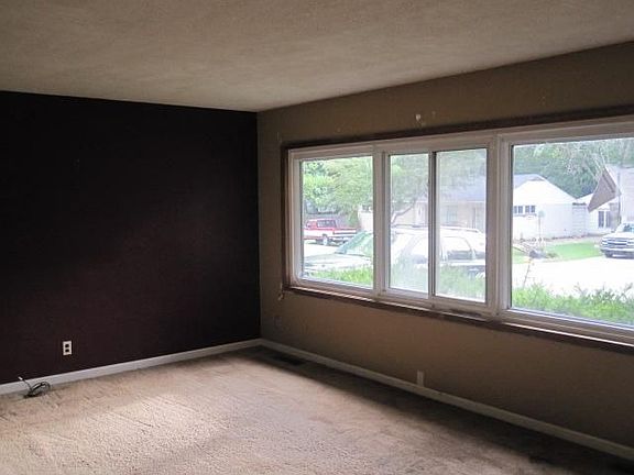 3rd image of 452 Midland Dr