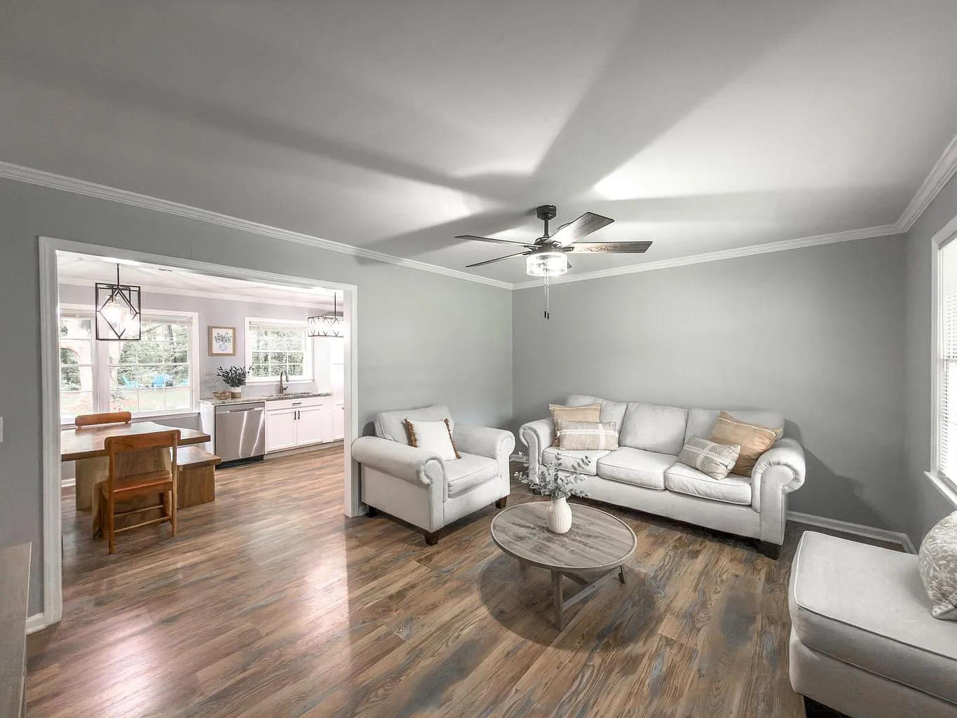 4 bed, 1.5 bath, 124 sqft, $1,900 — Photo 2