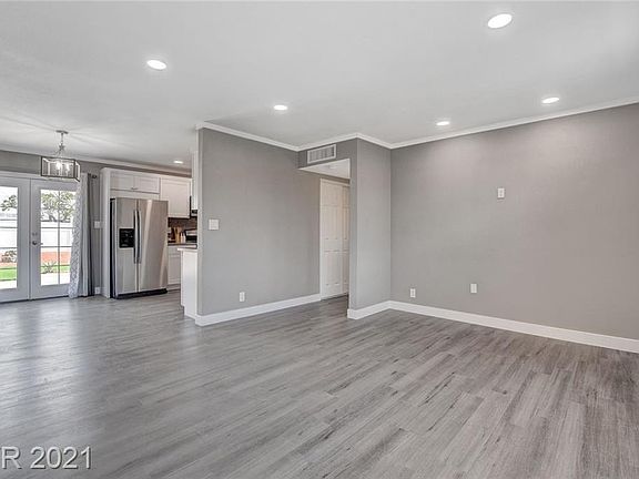 4th image of 4952 E Harmon Ave