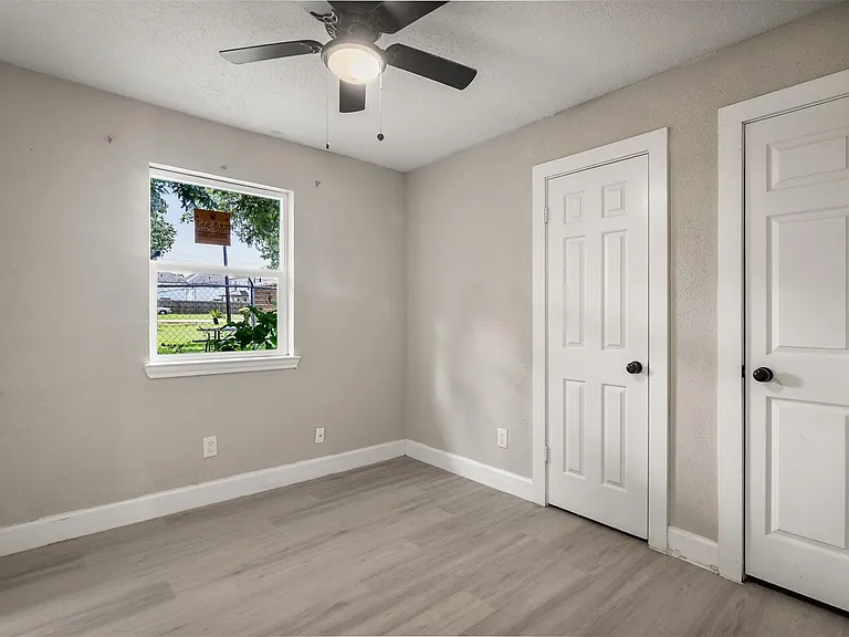 4755 Wilmington St #6 — Photo 18