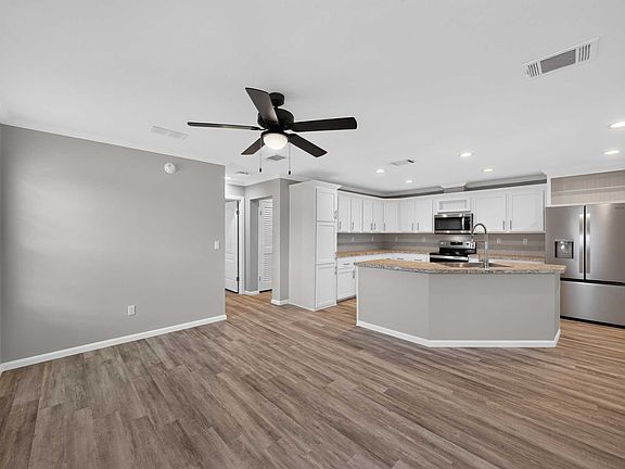 08_2445_Eber_Boulevard-Living_room-0510