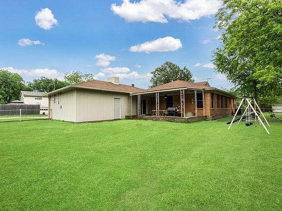 2nd image of 1101 Tosch Ln