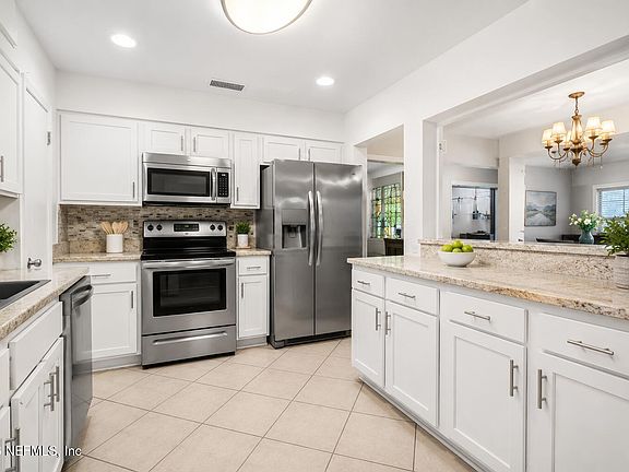 5th image of 6419 N BALLEJO Court