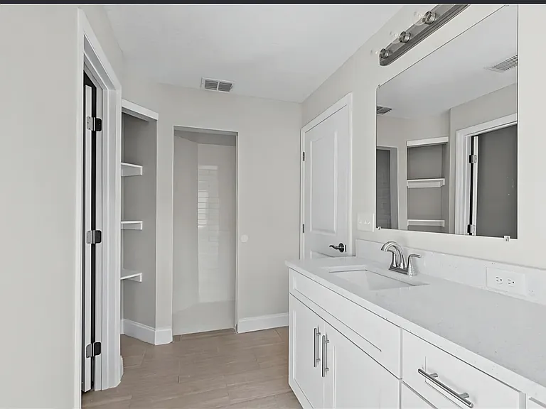 439 Chestnut Ct — Photo 3