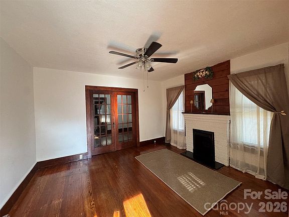3rd image of 44 Ellis St