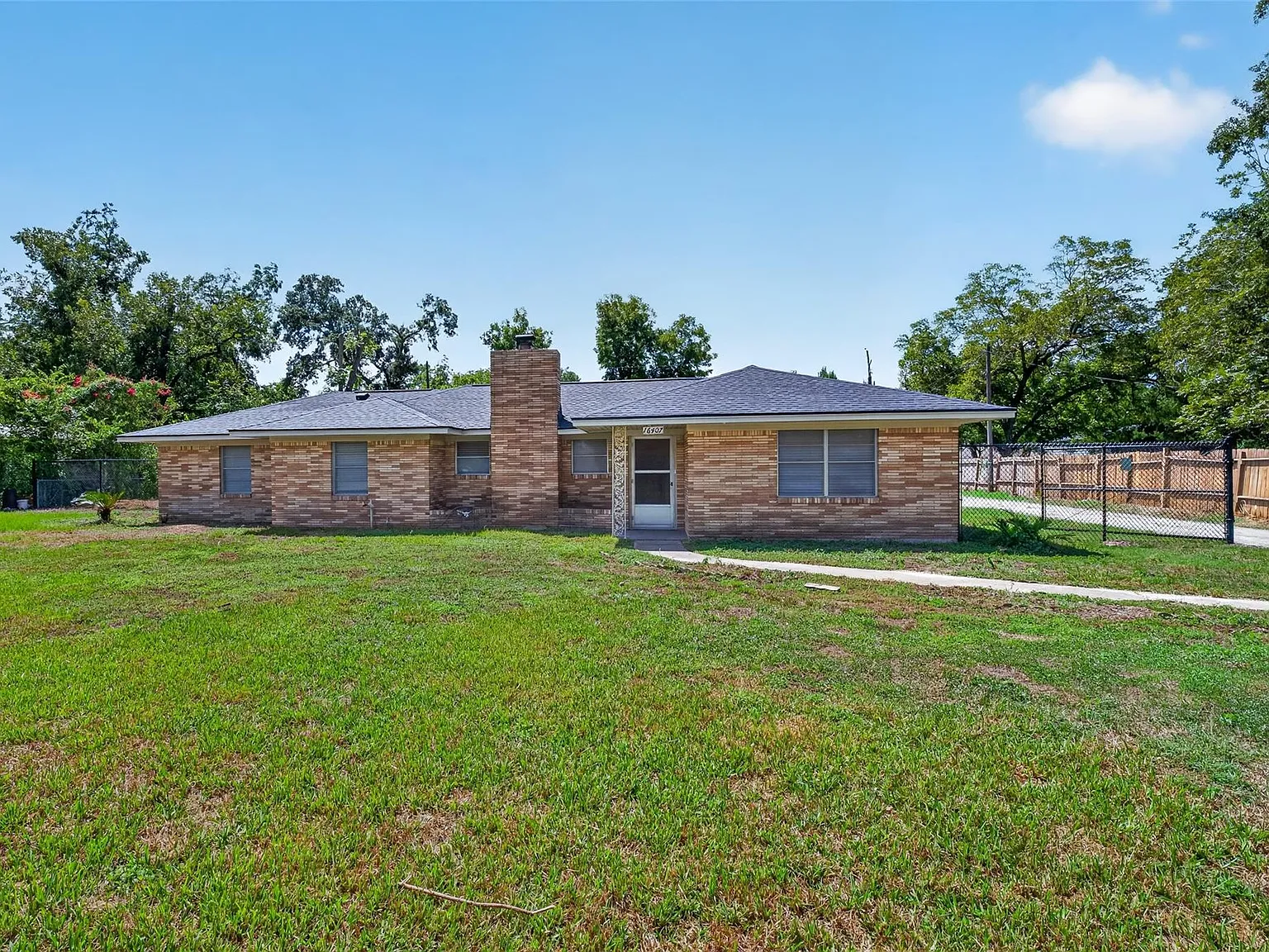 3 bed, 2.0 bath, 1856 sqft, $1,950 — Photo 1