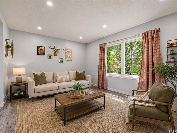 4th image of 2457 MacKay STREET