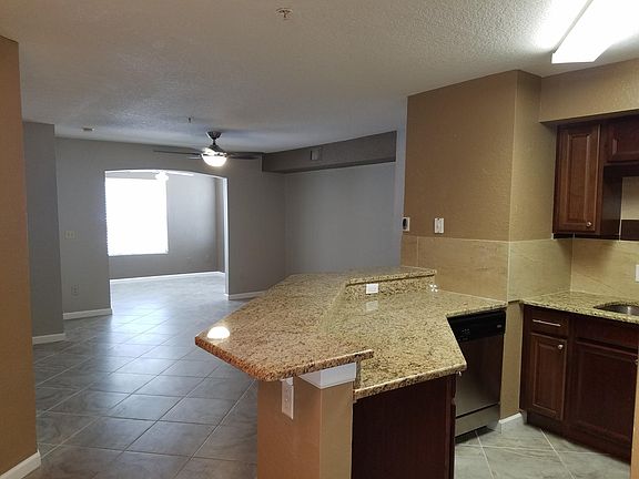 Kitchen / Bar