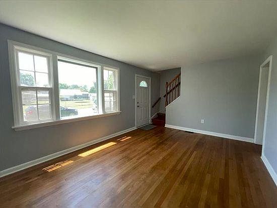 3rd image of 606 Rex Ave