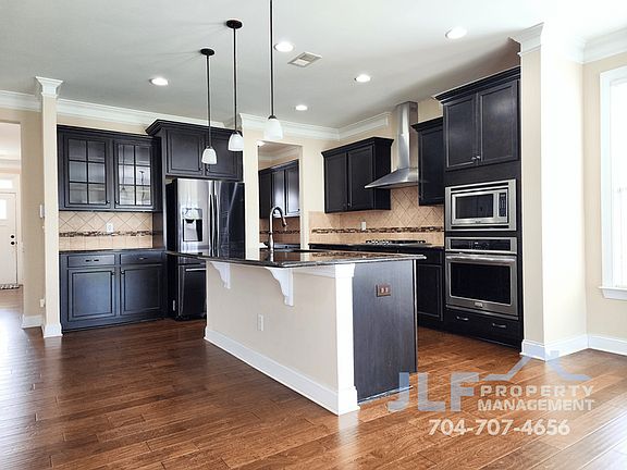 4th image of 1425 Skygrove Pl NW