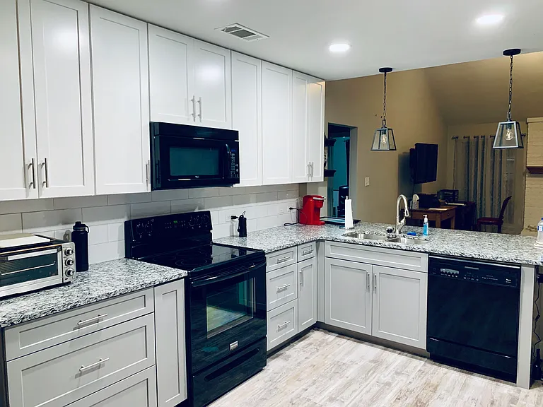 1405 Bogard Ln — Photo 2