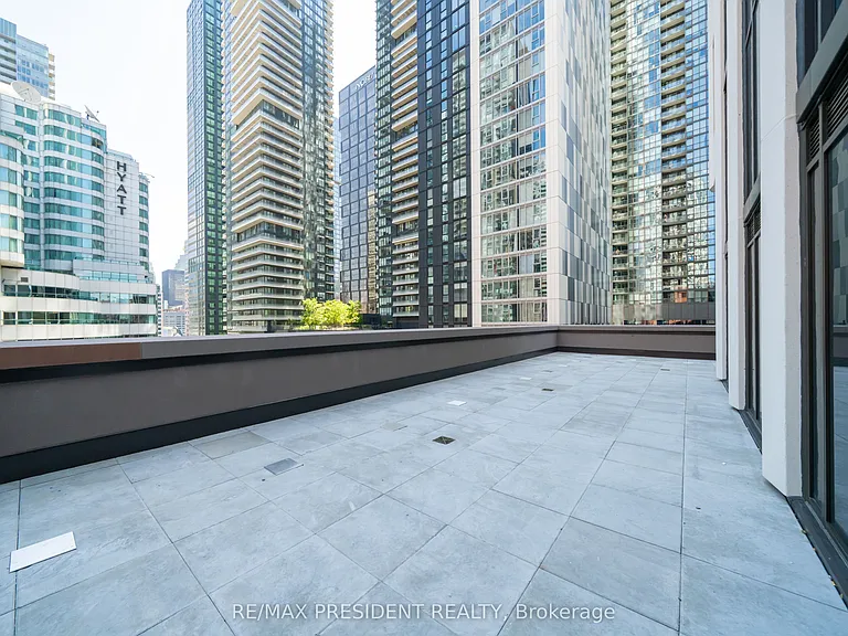 400 King St W #808 — Photo 28