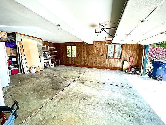 3rd image of 919 Redwood Dr
