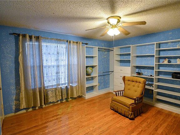 5th image of 812 Sweetwater River Dr