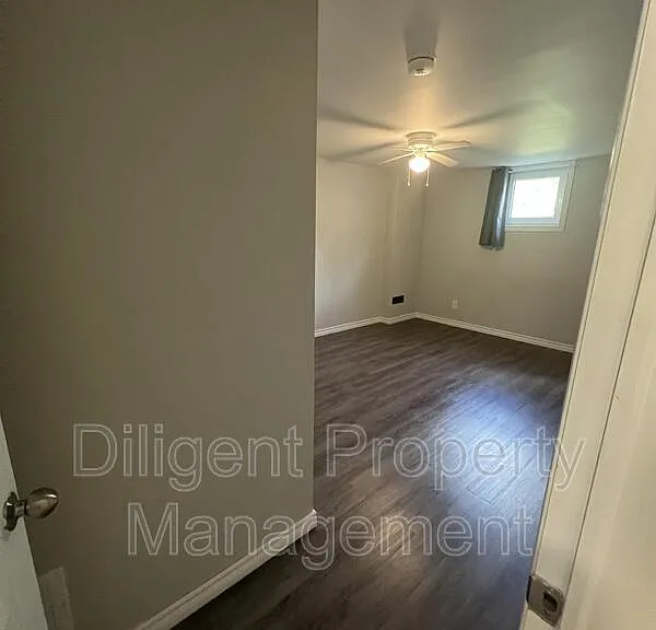 926 Dainard Dr #5 — Photo 1