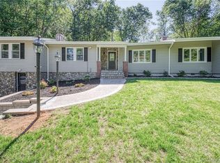 16 Cedar Ridge Dr, Glastonbury, CT 06033