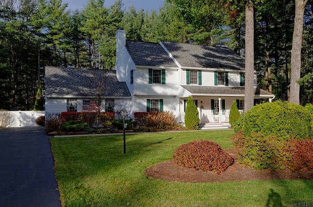 1st image of 39 Algonquin Dr