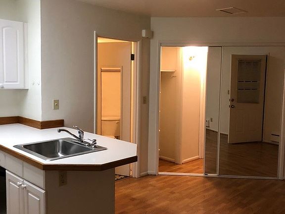 5th image of 5510 25th Ave NE APT 6