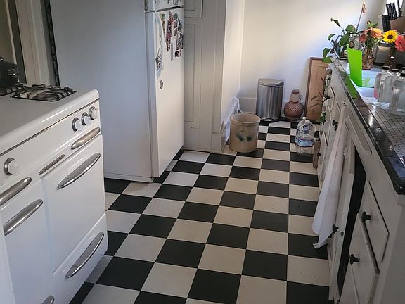 5th image of 203 Belmont Ave APT 5