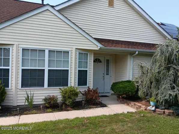 17 Wellington Lane, Lakewood, NJ 08701