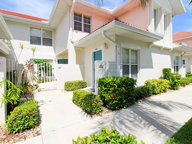 5025 Cedar Springs Dr #102 — Photo 6