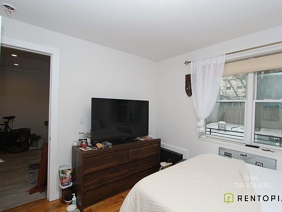 4th image of 103 Varet St #1G