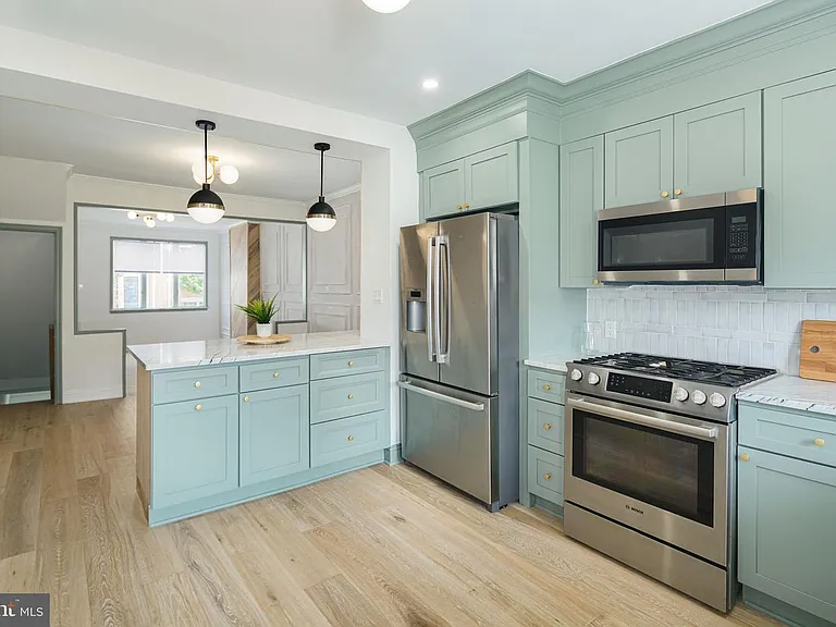 2542 E Dauphin St — Photo 8