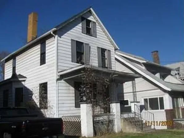 220 Stambaugh Ave, Sharon, PA 16146