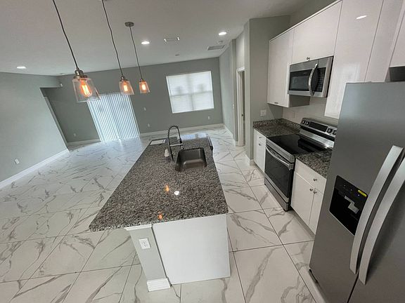3rd image of 411 Flamingo Ct