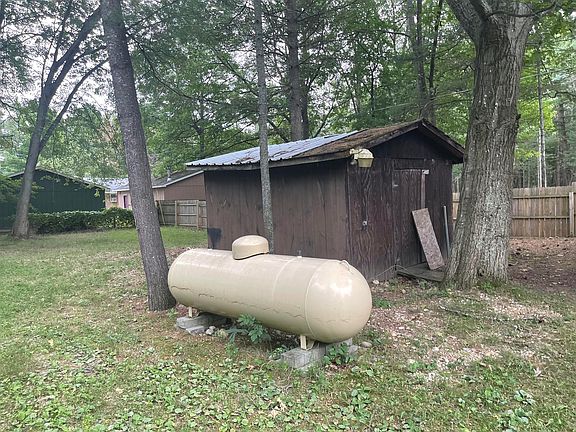 3rd image of 10613 Emory Ln