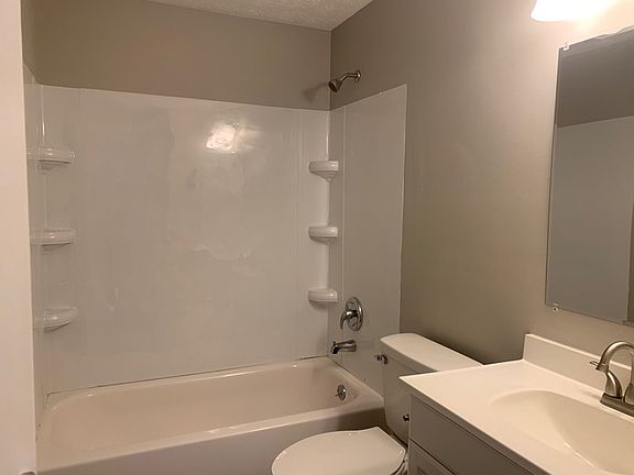 5th image of 3093 Glenaire Dr