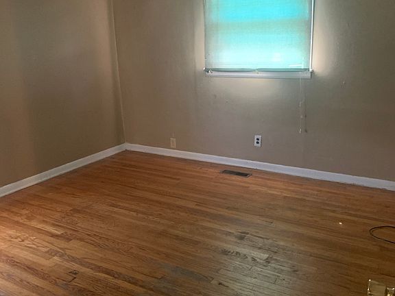 4th image of 107 Thomas St