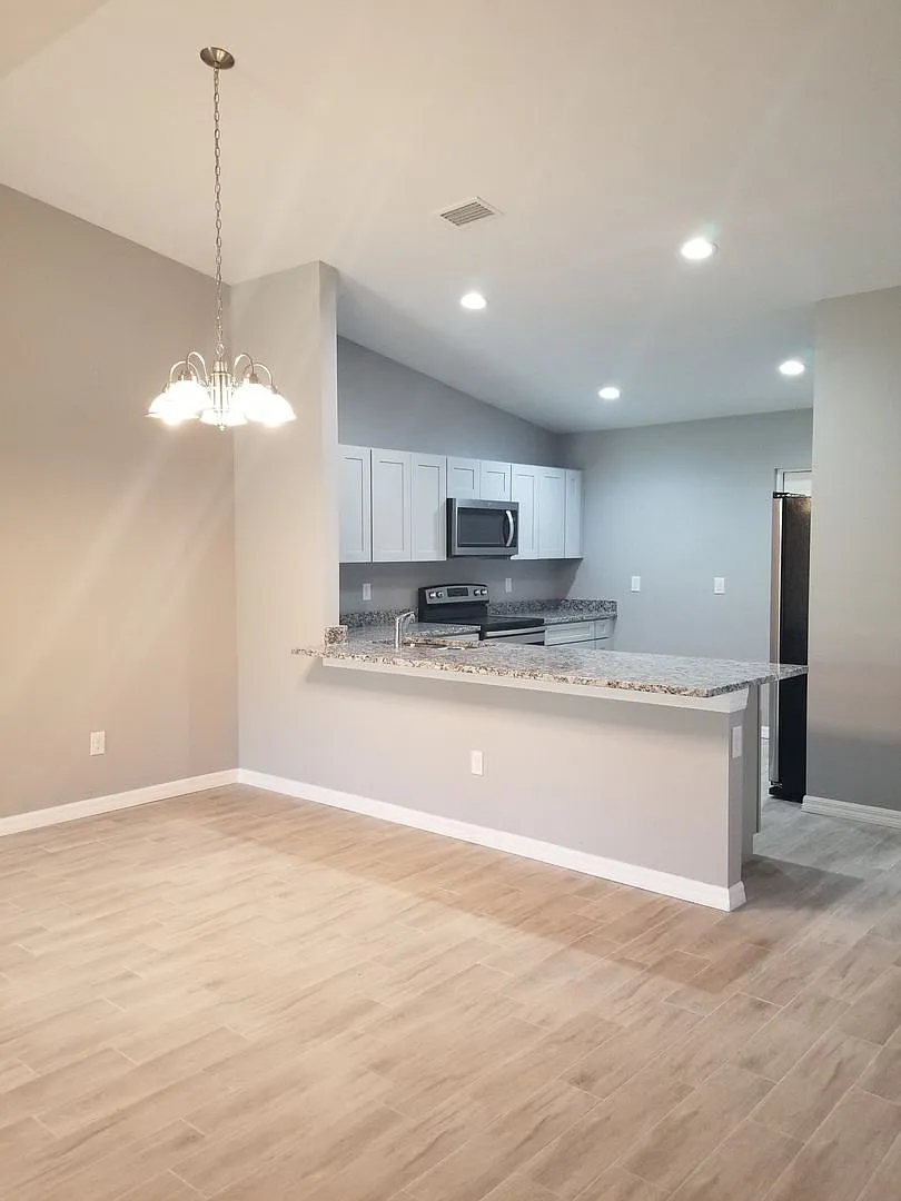 Spacious 3-Bedroom Home with Private Lanai & Prime Location! — Photo 4