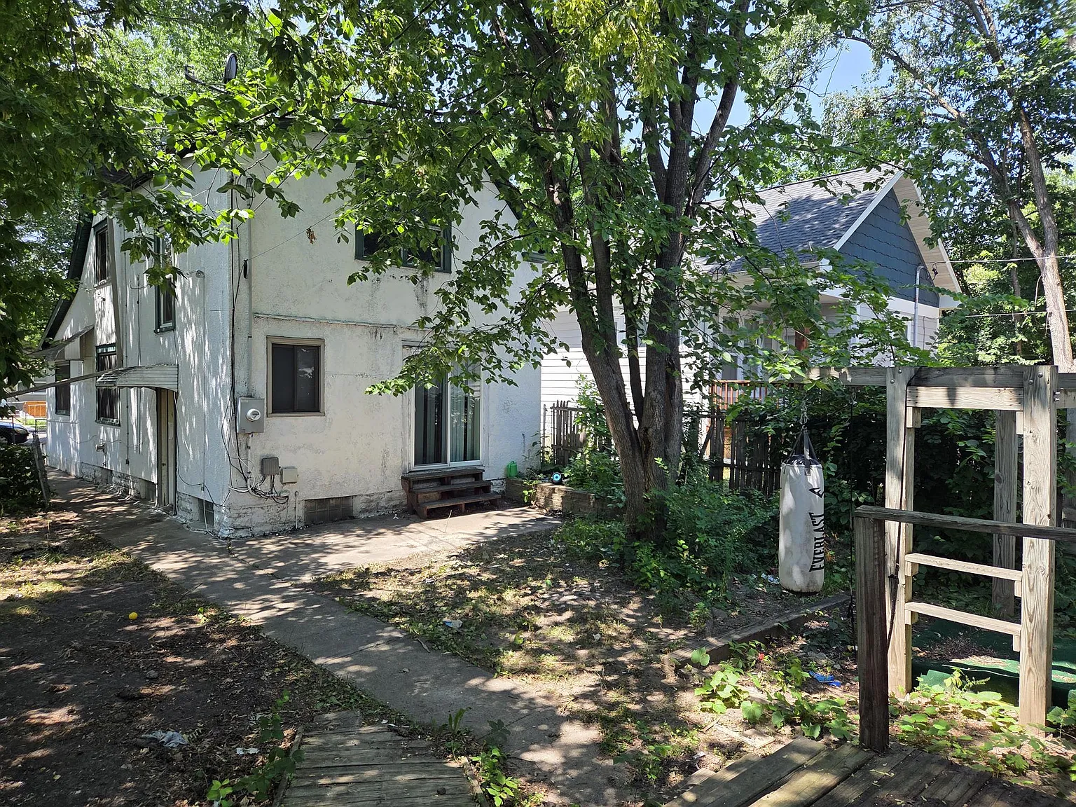 3 bed, 1.5 bath, $2,200 — Photo 2