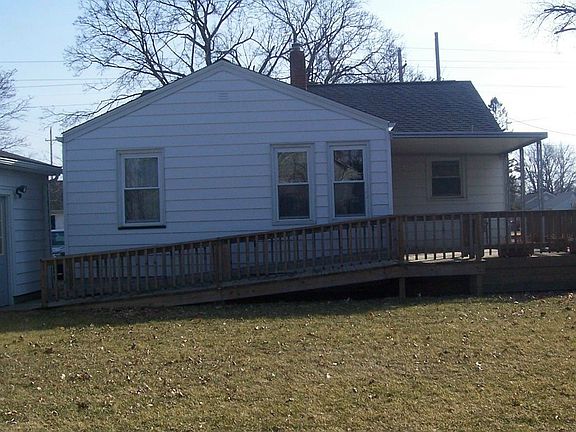 Rear of Home w/ramp