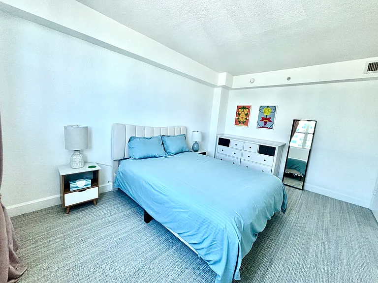 7501 E Treasure Dr — Photo 6