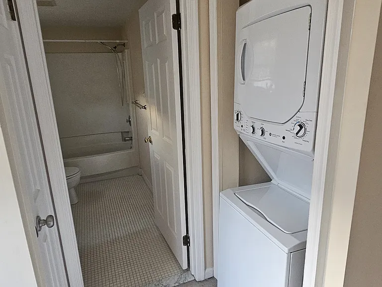 715 Berwyn Ave #2BR — Photo 9