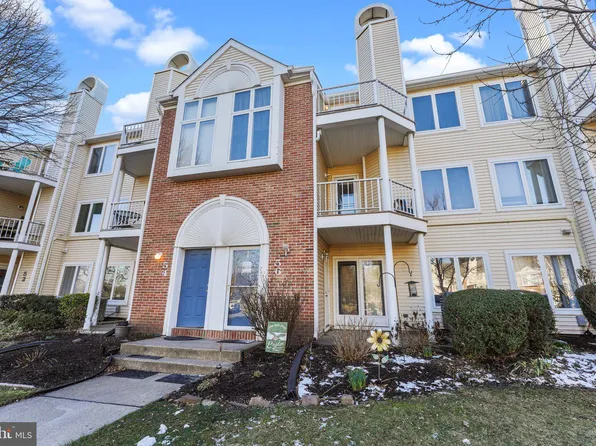 56 Natalie Ct, Levittown, PA 19057